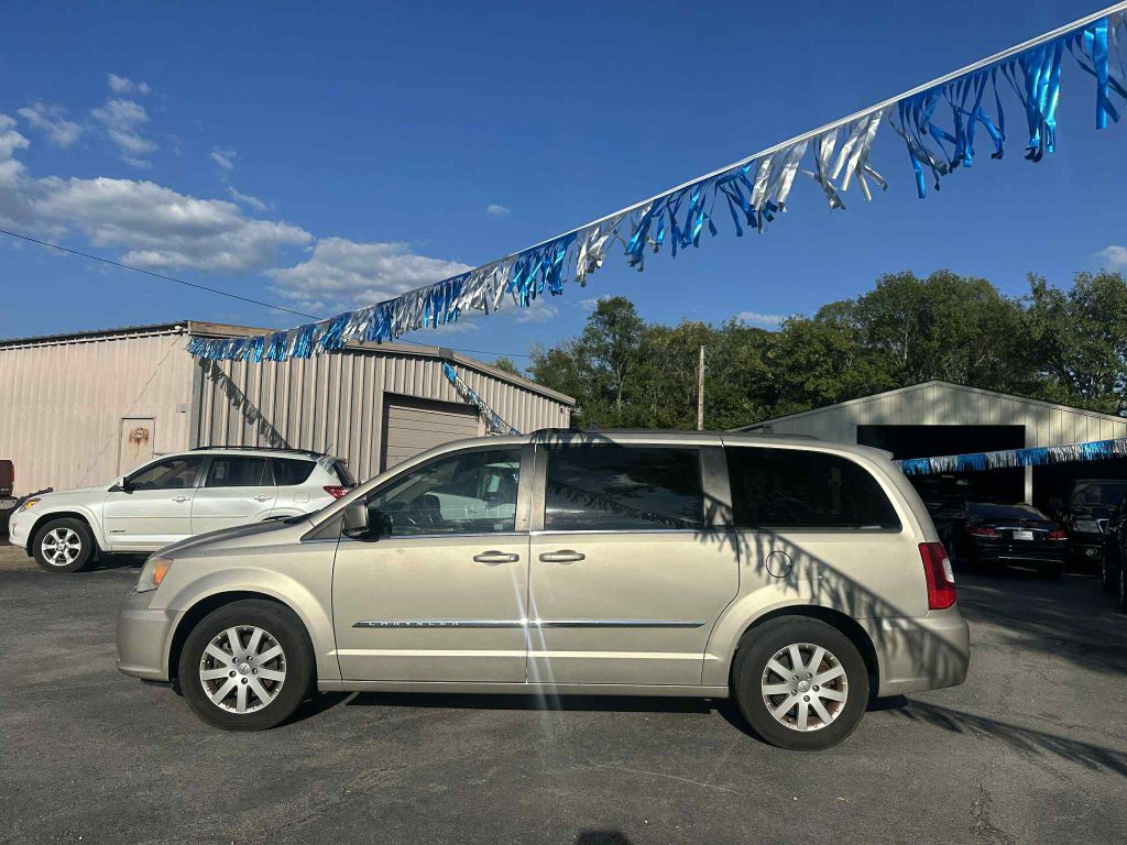 Photo 8 of this CHRYSLER TOWN & COUNTRY