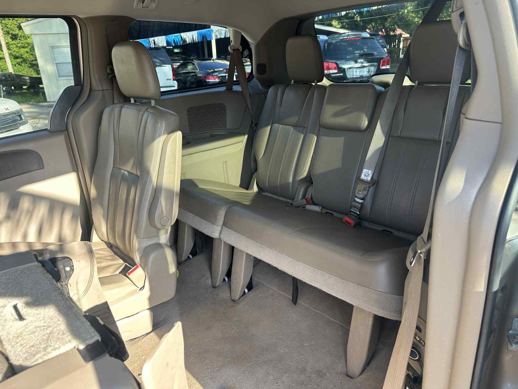 Photo 11 of this CHRYSLER TOWN & COUNTRY