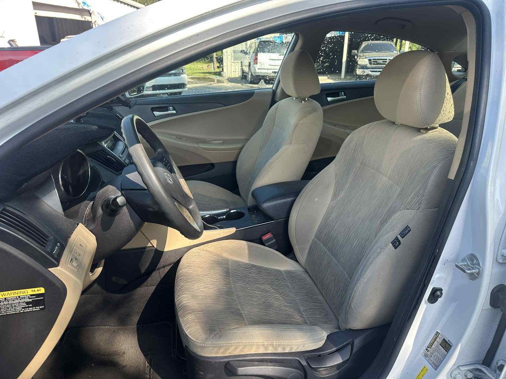 Photo 9 of this HYUNDAI SONATA