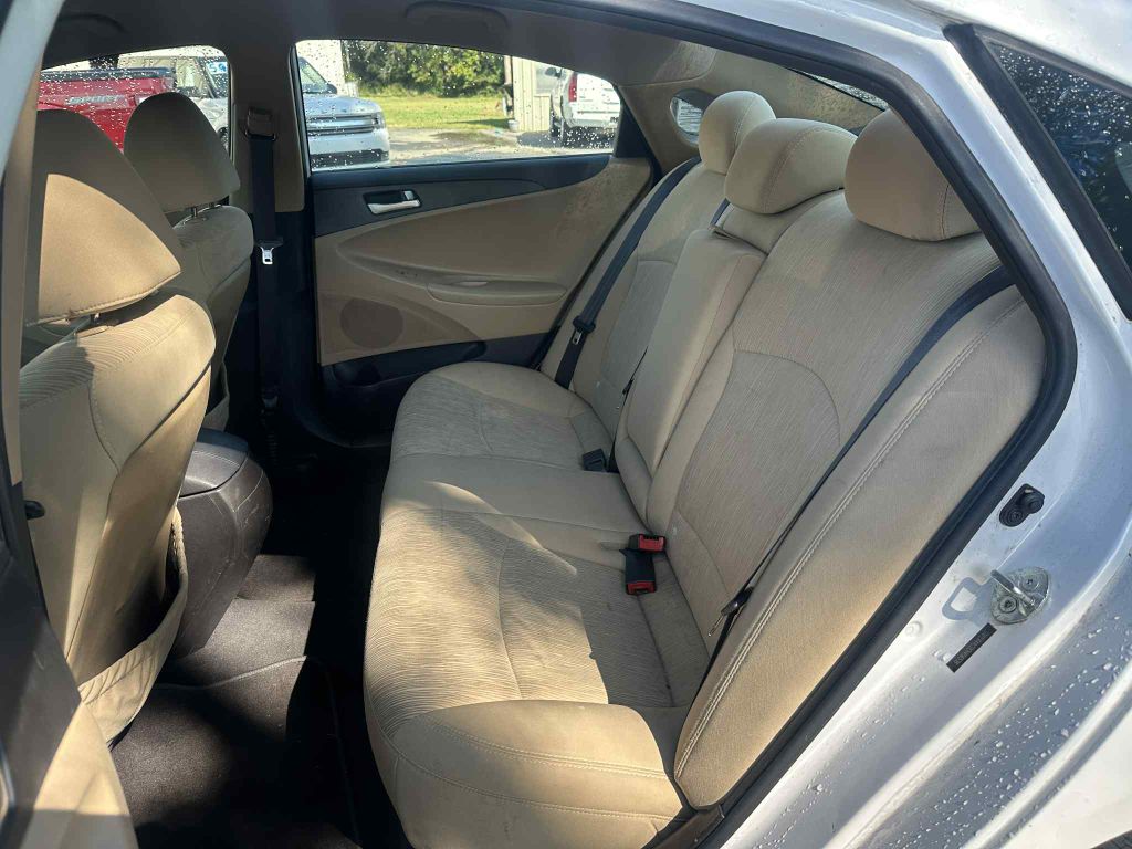 Photo 10 of this HYUNDAI SONATA
