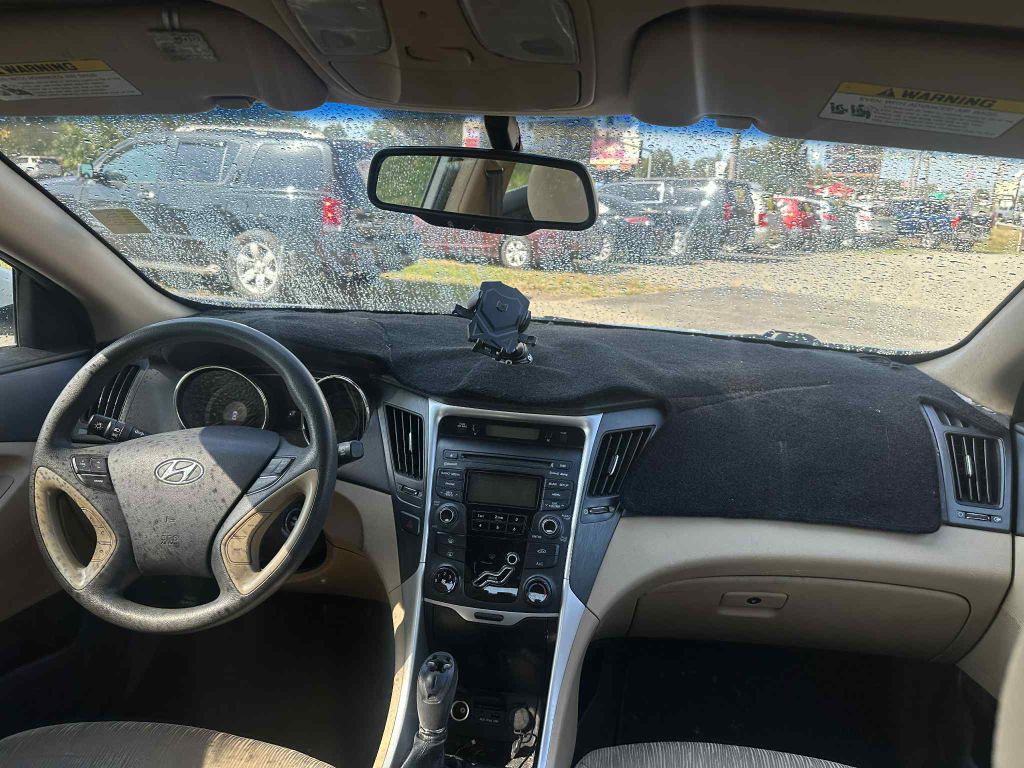 Photo 12 of this HYUNDAI SONATA