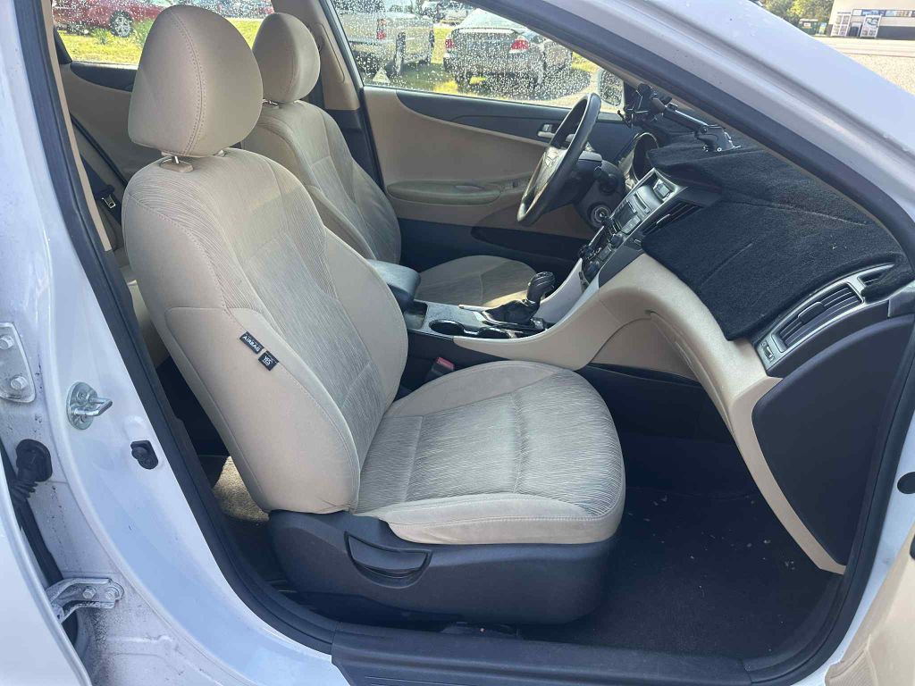 Photo 13 of this HYUNDAI SONATA