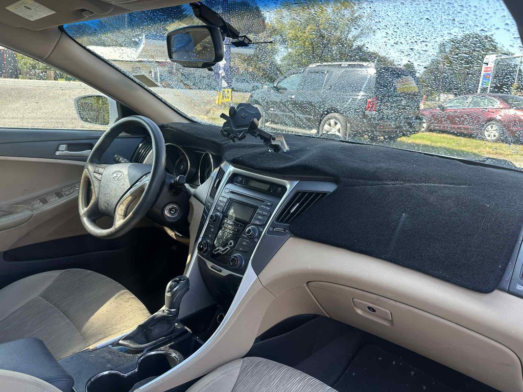 Photo 14 of this HYUNDAI SONATA