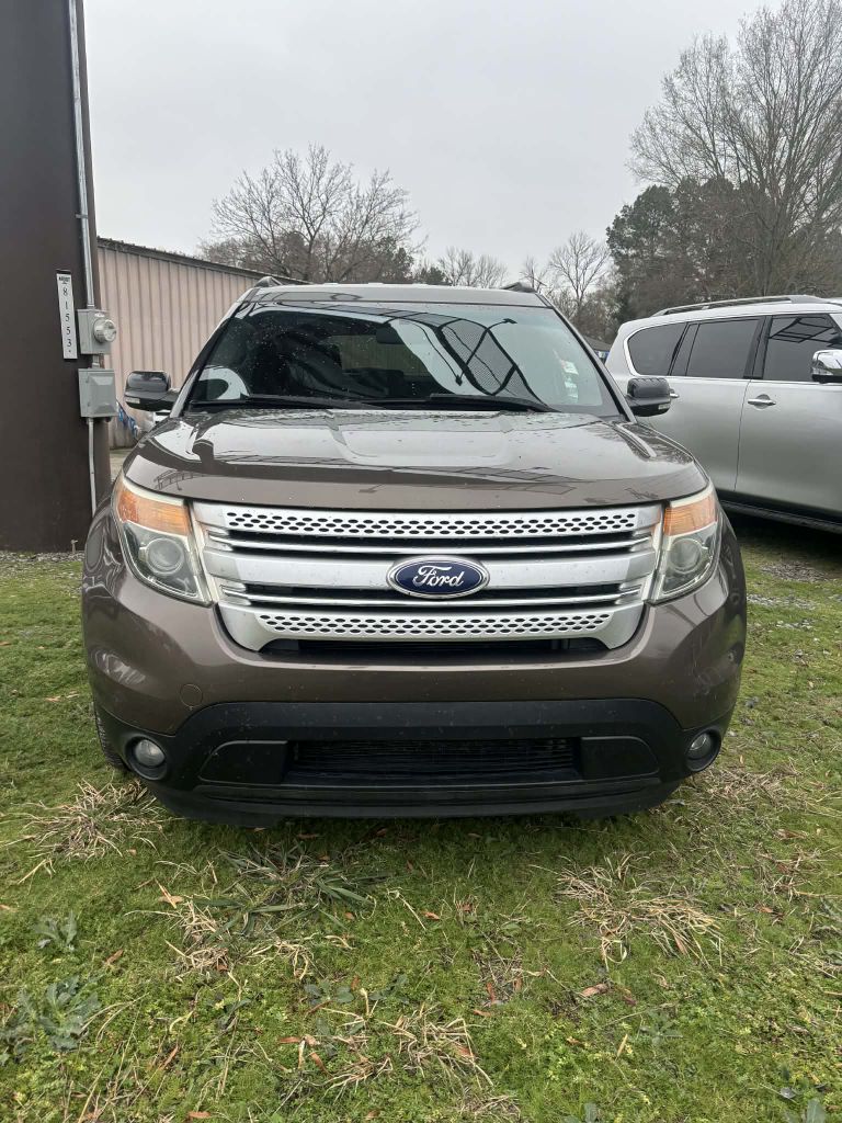 Photo 2 of this FORD EXPLORER