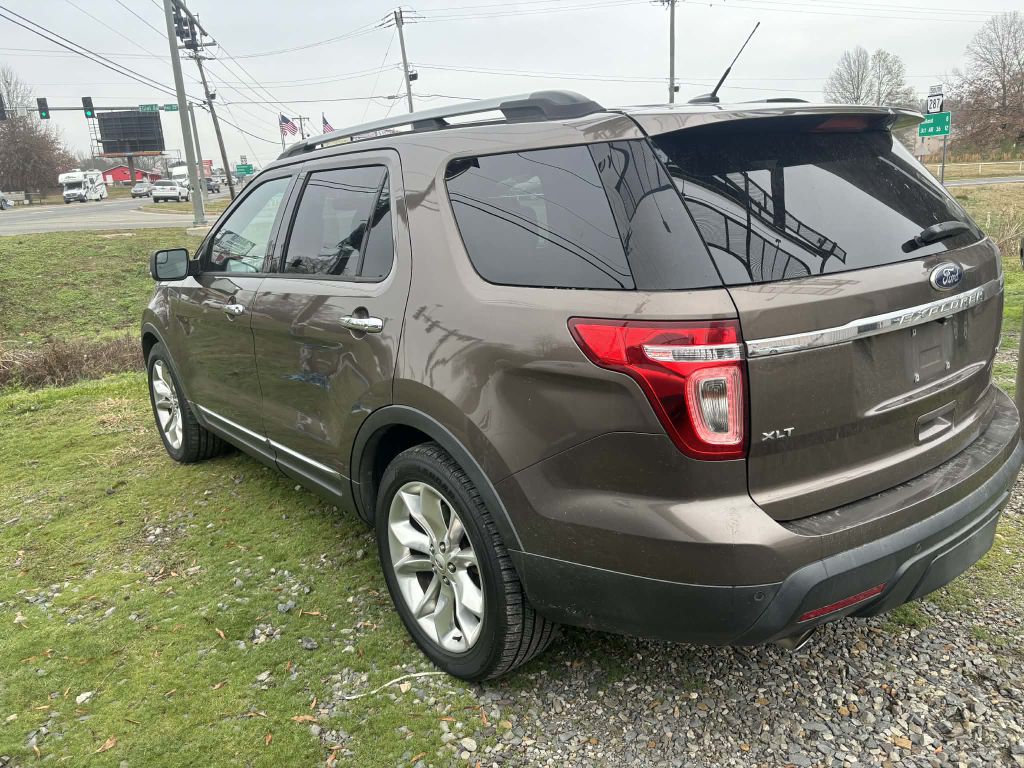 Photo 6 of this FORD EXPLORER