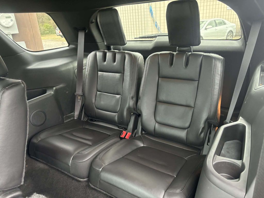 Photo 8 of this FORD EXPLORER