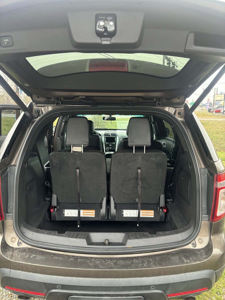 Photo 9 of this FORD EXPLORER