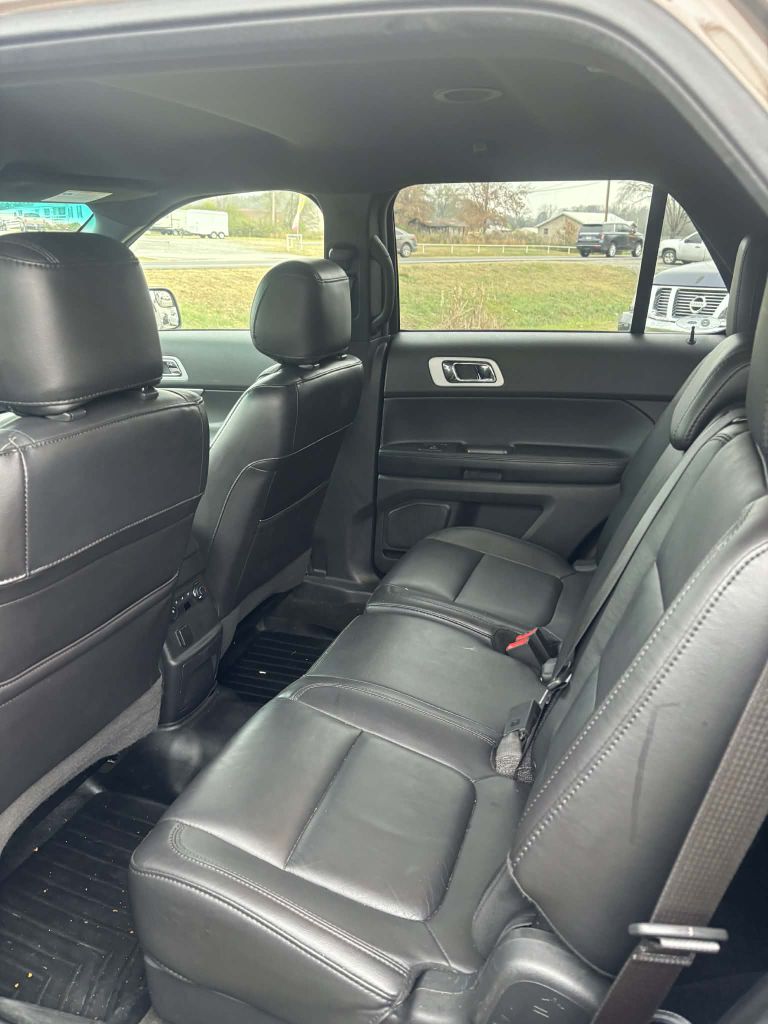 Photo 10 of this FORD EXPLORER