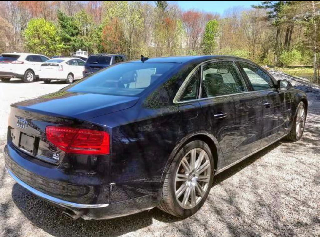 Photo 2 of this AUDI A8