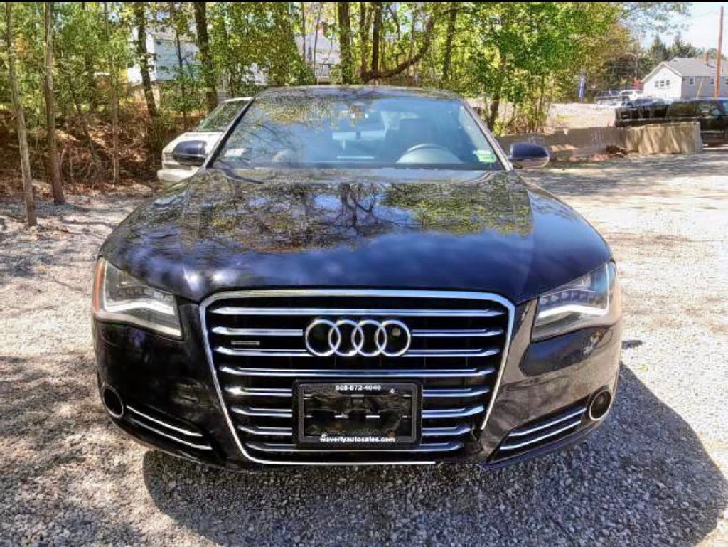 Photo 3 of this AUDI A8