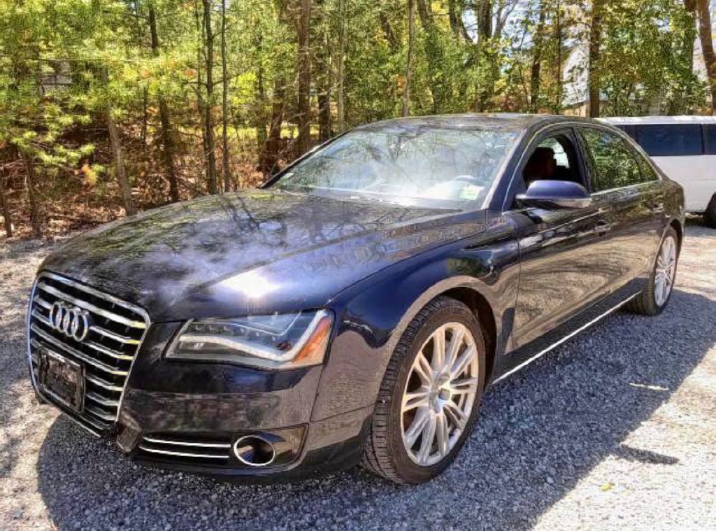 Photo 4 of this AUDI A8
