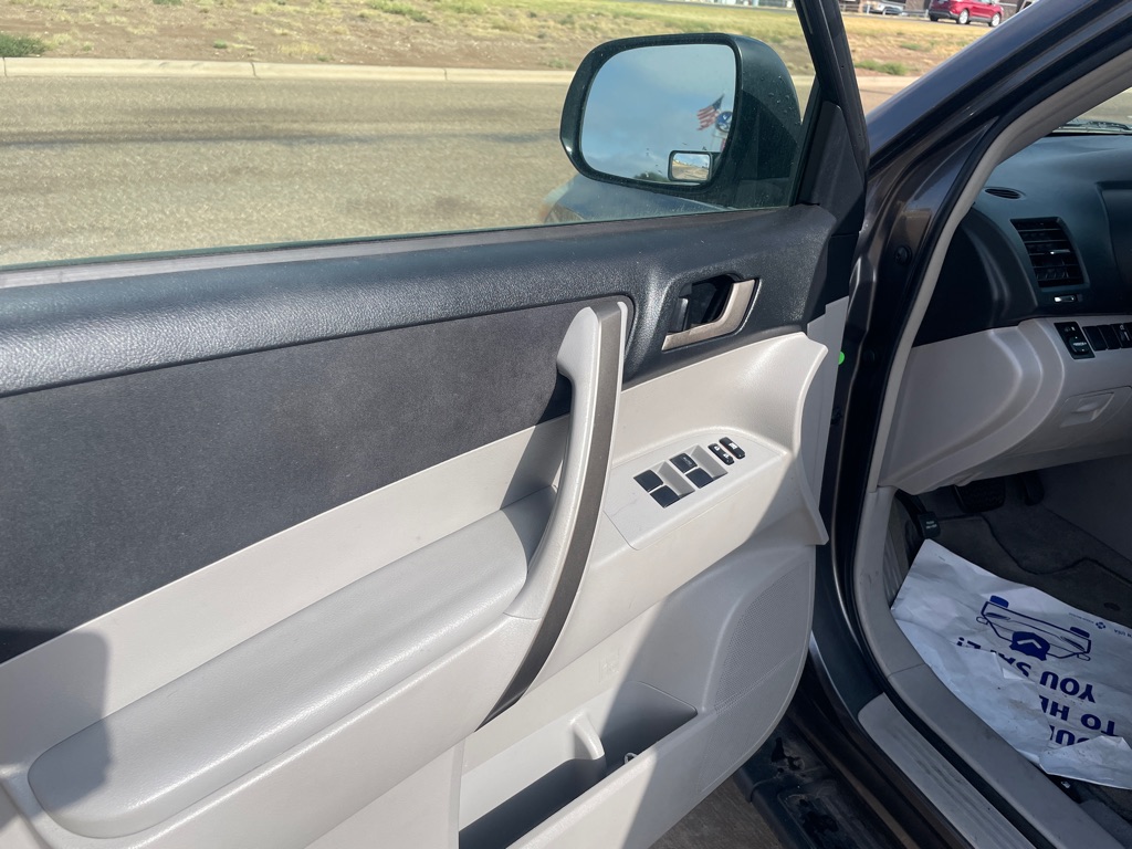 Photo 7 of this TOYOTA HIGHLANDER