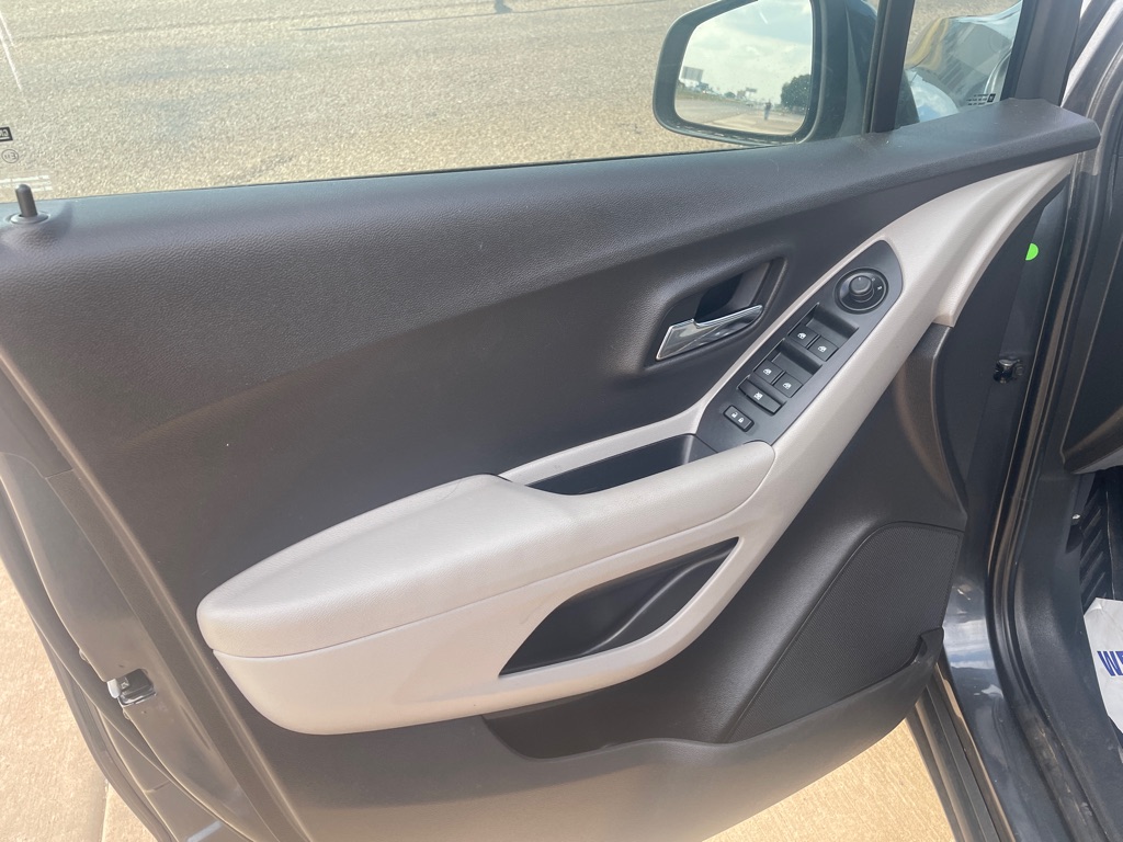 Photo 6 of this CHEVROLET TRAX