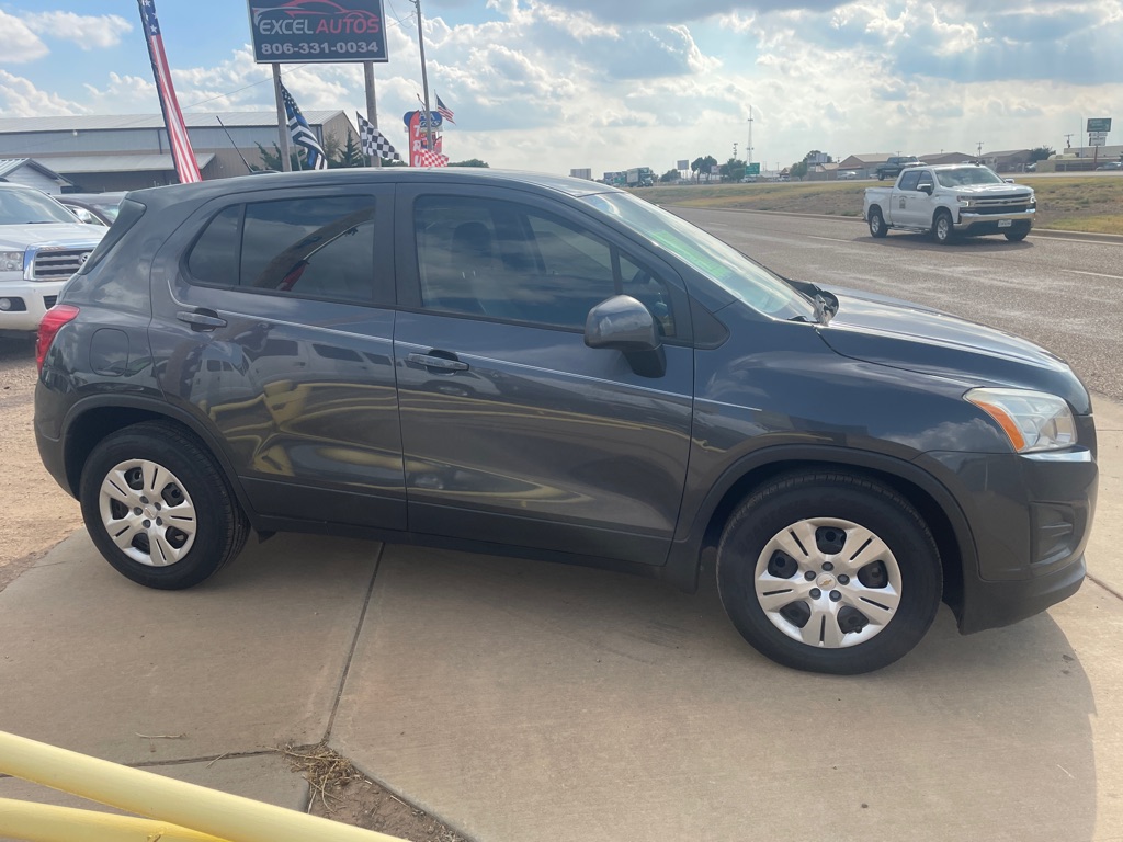 Photo 3 of this CHEVROLET TRAX
