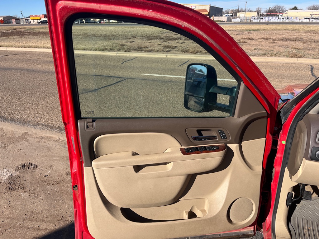 Photo 8 of this GMC SIERRA