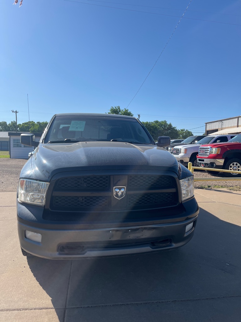 Photo 2 of this DODGE RAM 1500