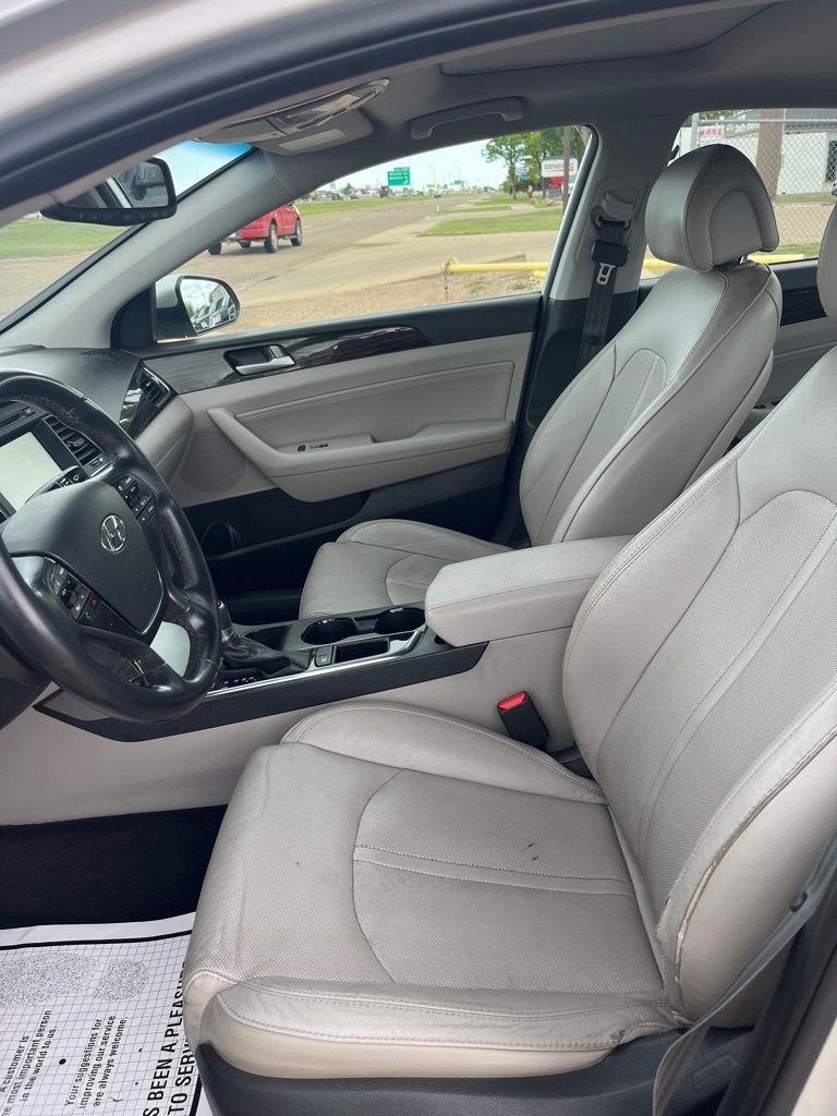 Photo 6 of this HYUNDAI SONATA
