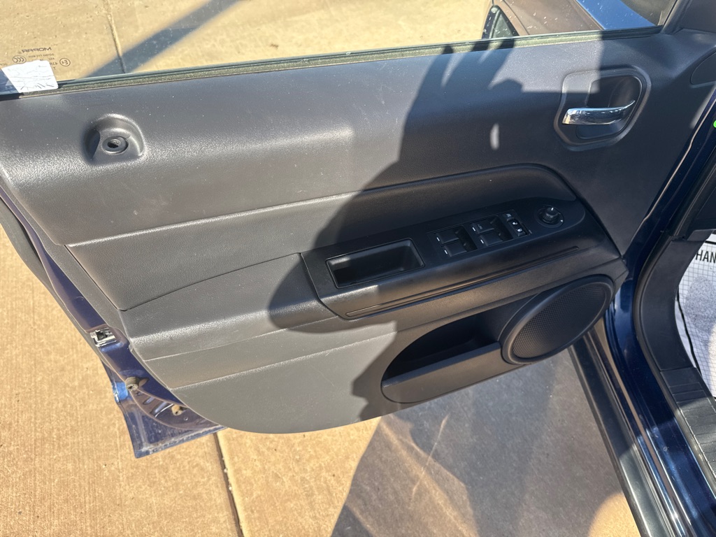 Photo 8 of this JEEP COMPASS