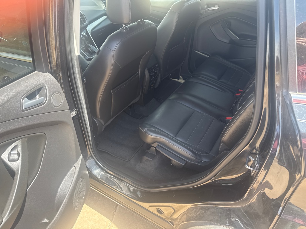 Photo 6 of this FORD ESCAPE