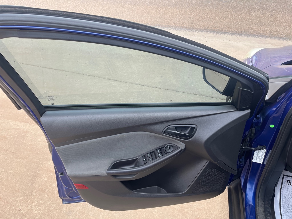 Photo 6 of this FORD FOCUS