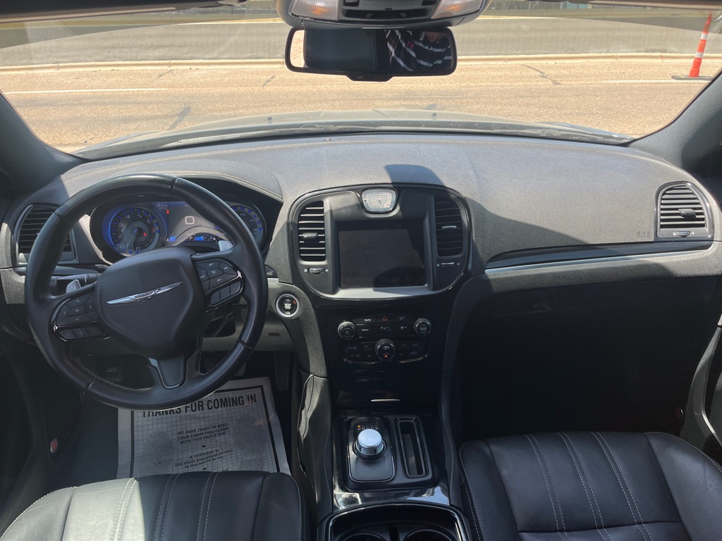 Photo 6 of this CHRYSLER 300