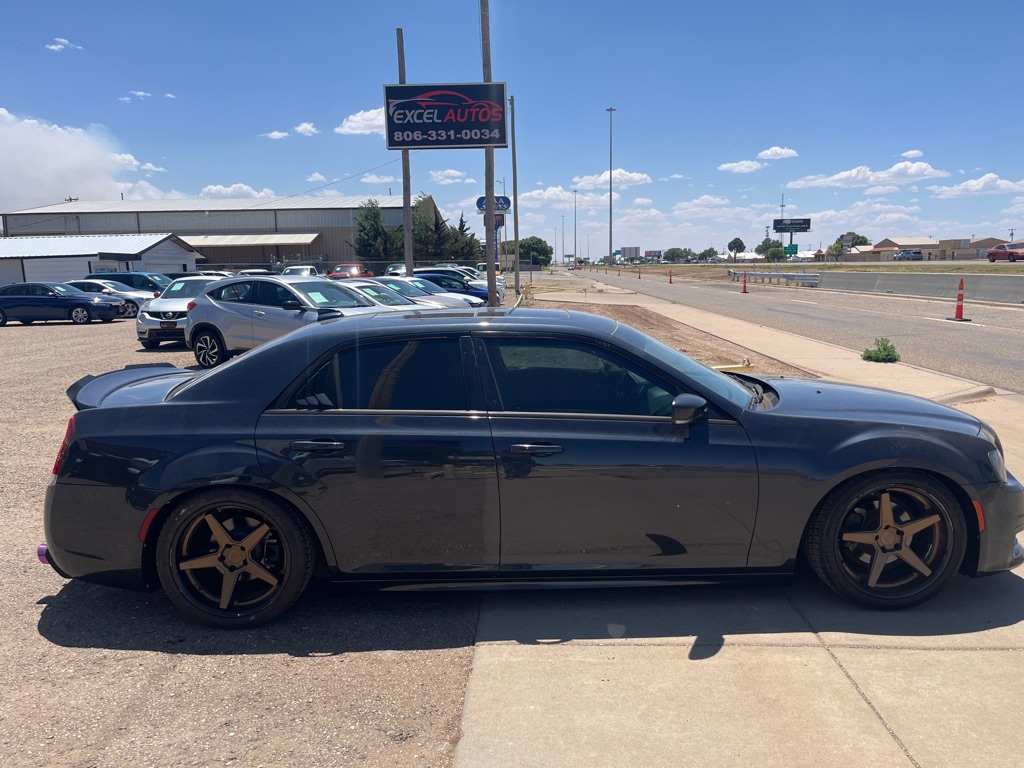 Photo 3 of this CHRYSLER 300