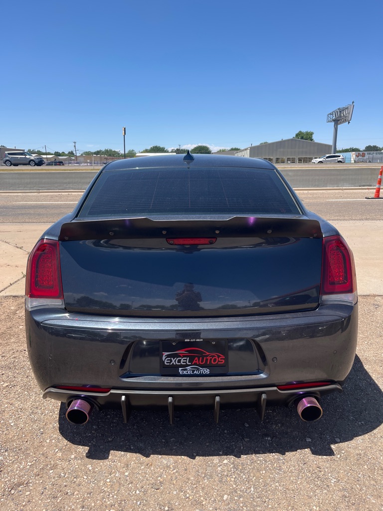 Photo 4 of this CHRYSLER 300