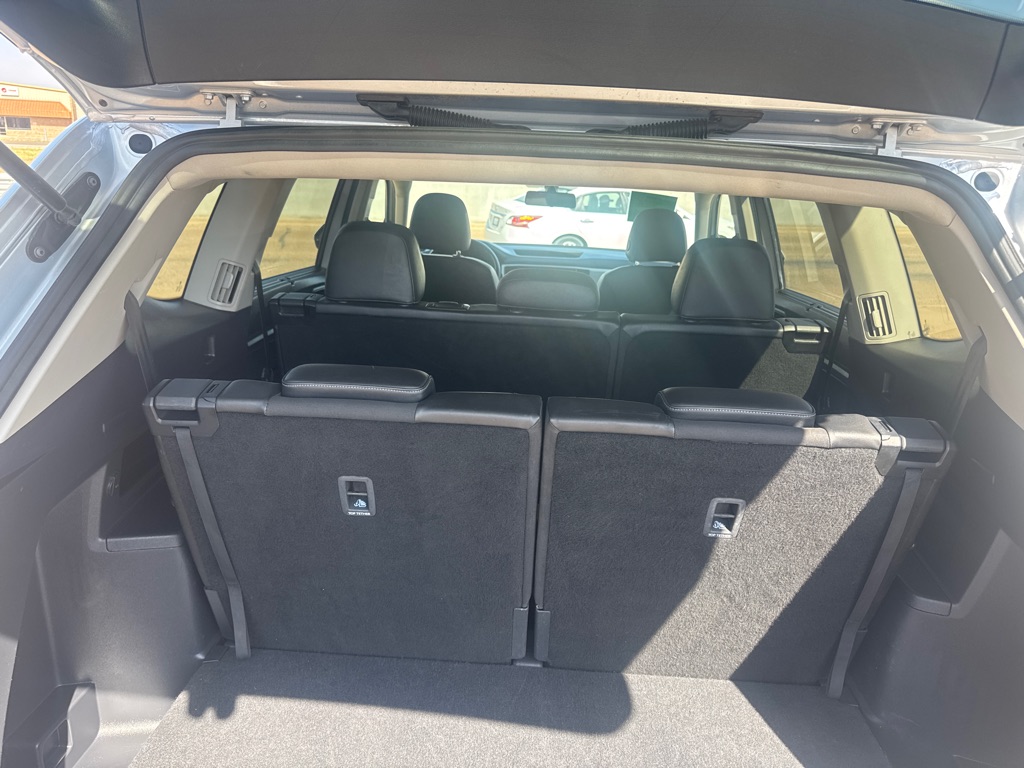 Photo 5 of this VOLKSWAGEN ATLAS