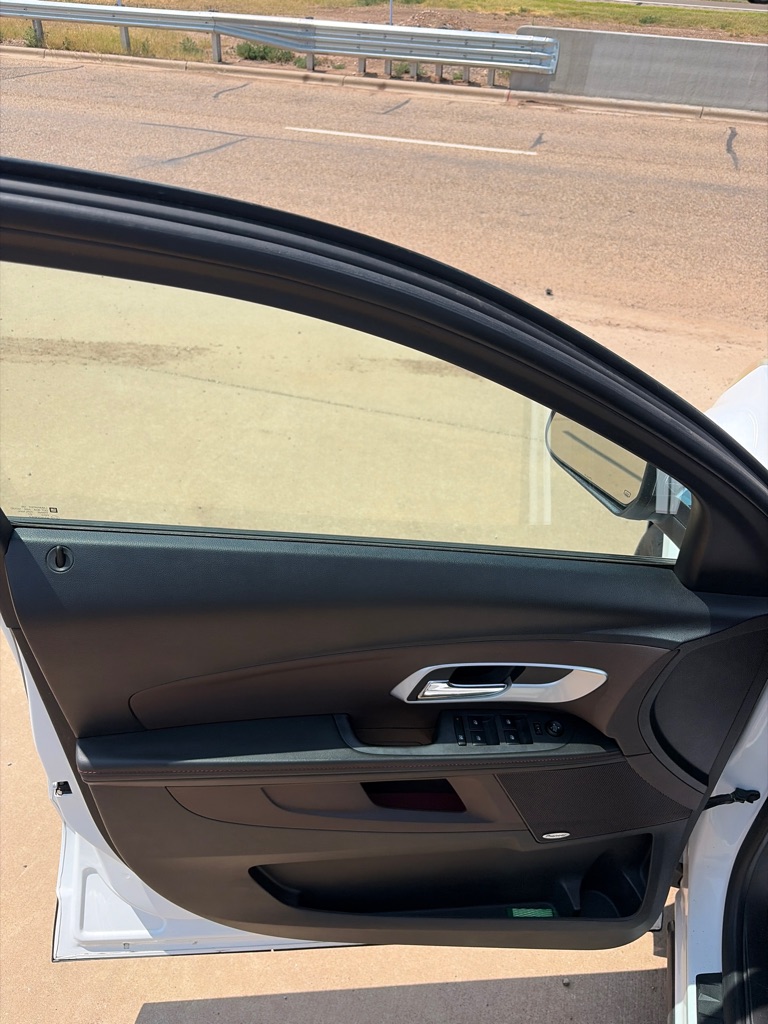 Photo 6 of this CHEVROLET EQUINOX