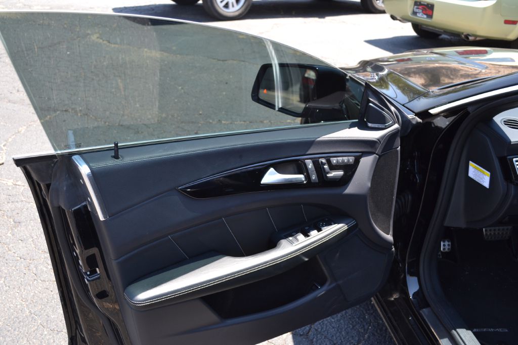 Photo 7 of this MERCEDES-BENZ CLS 63AMG