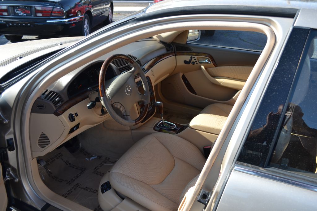 Photo 7 of this MERCEDES-BENZ S-CLASS