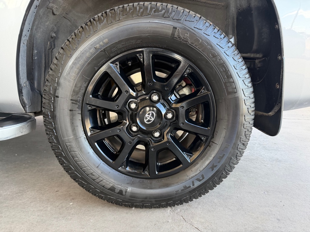 Photo 63 of this TOYOTA SEQUOIA