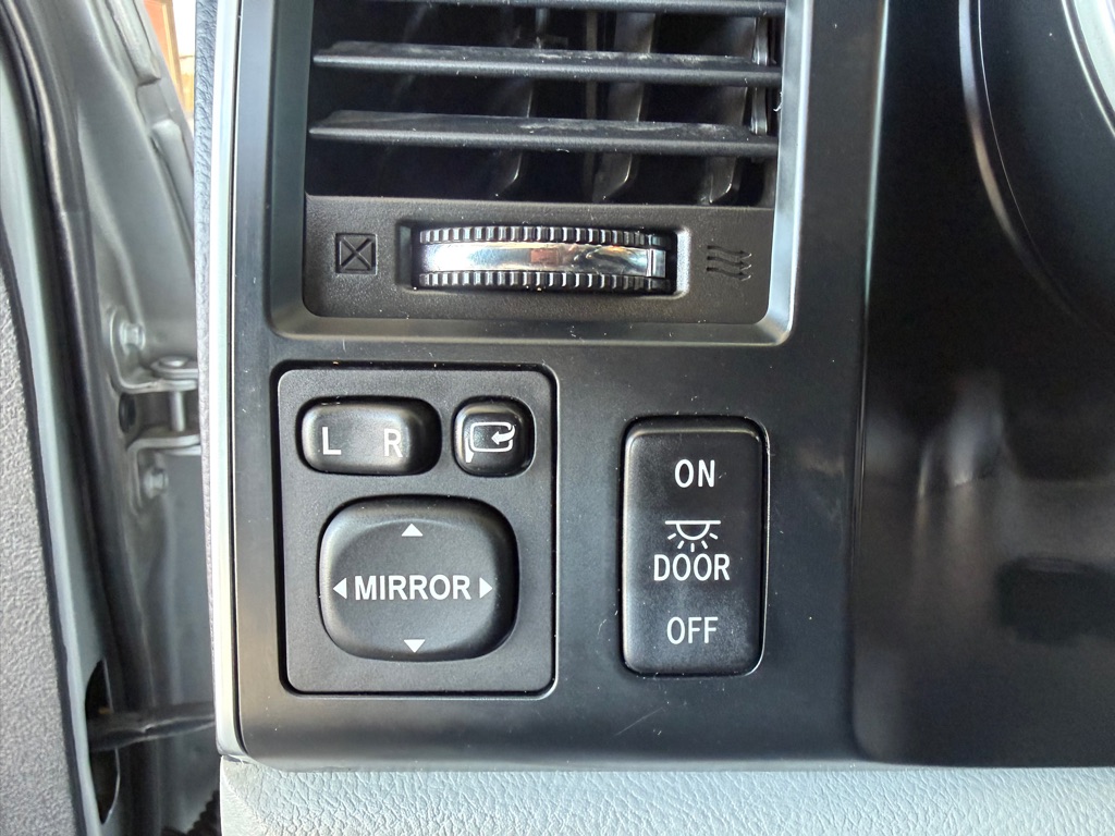 Photo 17 of this TOYOTA SEQUOIA