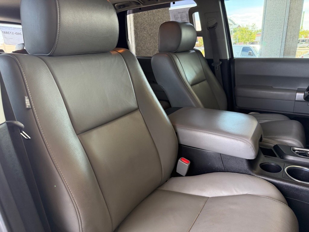 Photo 40 of this TOYOTA SEQUOIA