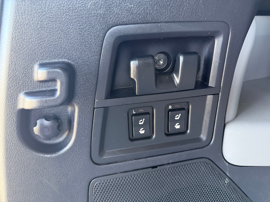 Photo 34 of this TOYOTA SEQUOIA