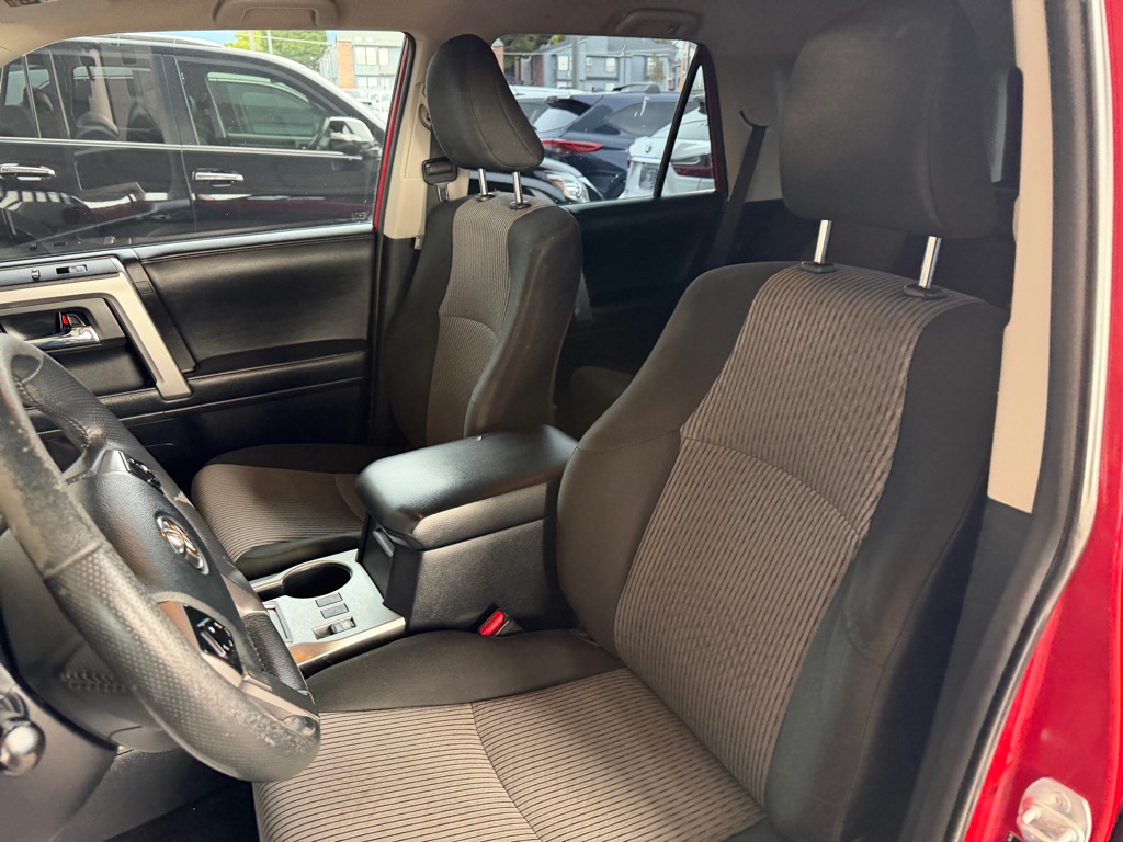 Photo 6 of this TOYOTA 4RUNNER
