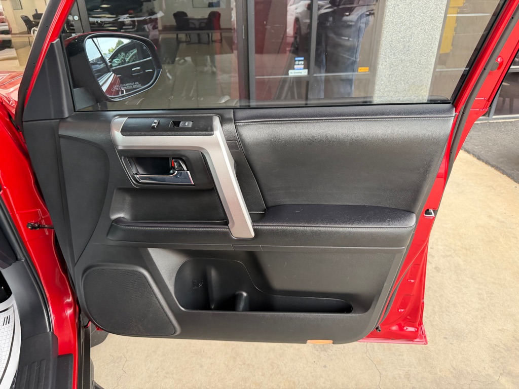 Photo 32 of this TOYOTA 4RUNNER