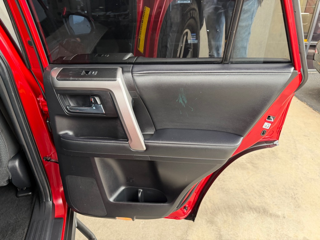 Photo 28 of this TOYOTA 4RUNNER