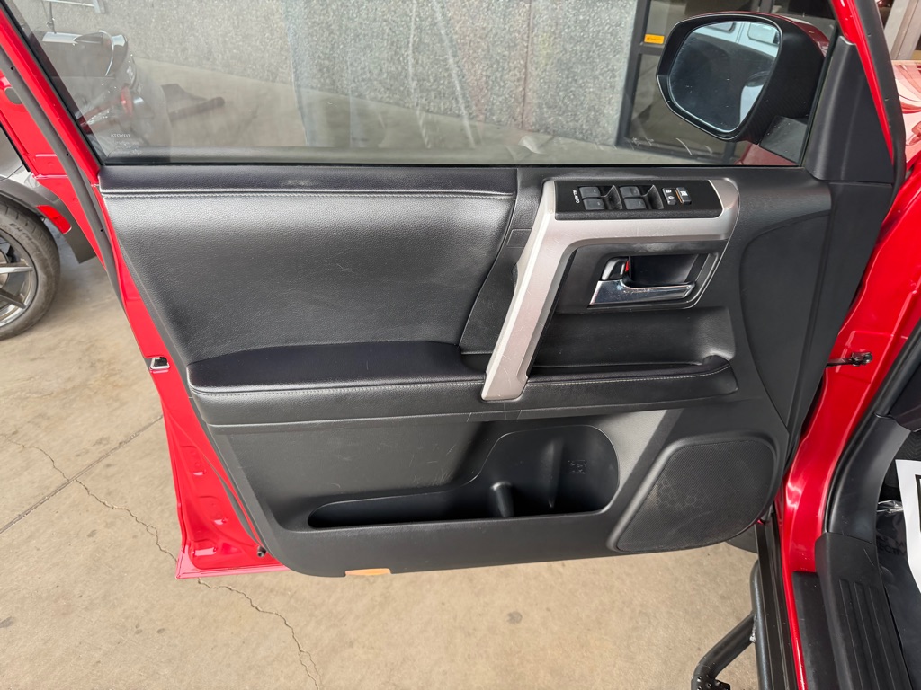 Photo 8 of this TOYOTA 4RUNNER