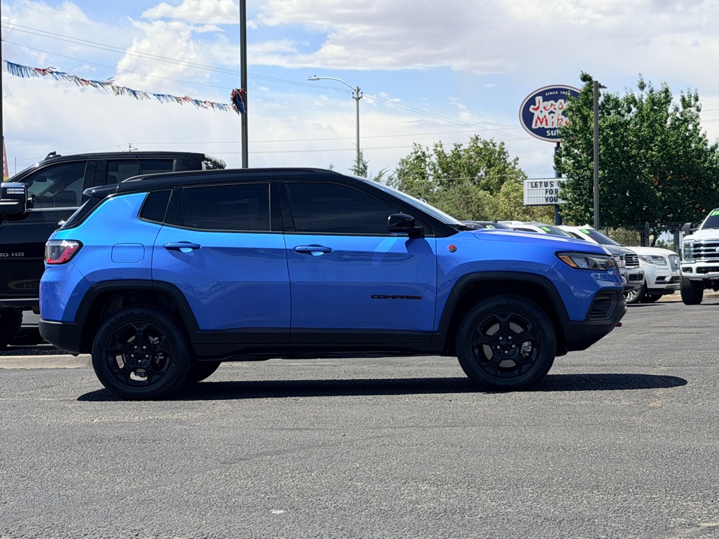 Photo 44 of this JEEP COMPASS