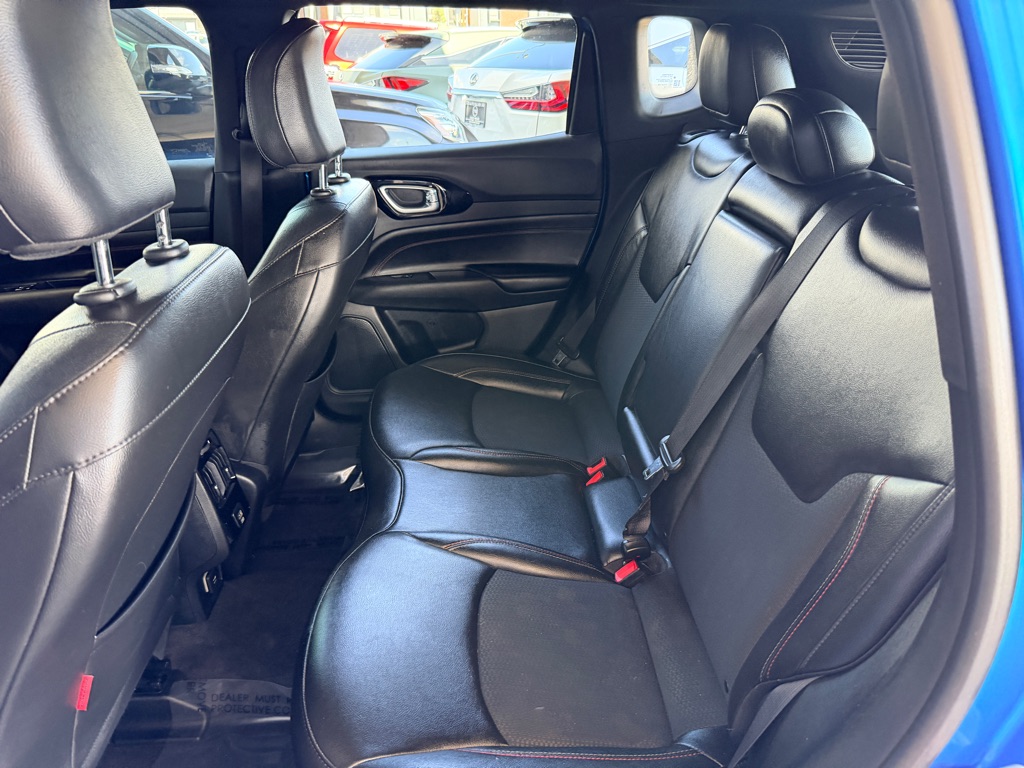 Photo 18 of this JEEP COMPASS
