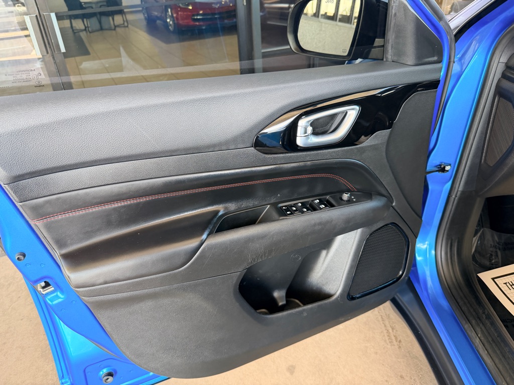 Photo 12 of this JEEP COMPASS