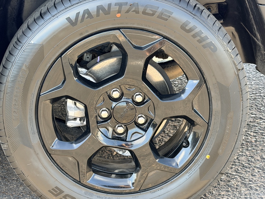Photo 48 of this JEEP COMPASS
