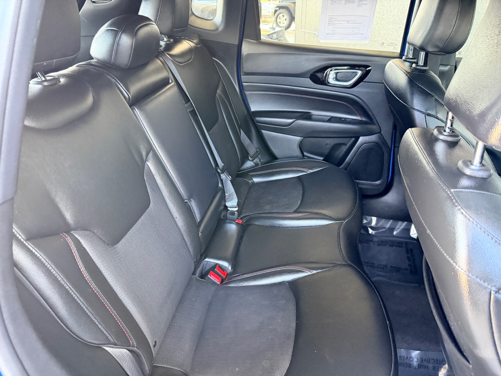 Photo 22 of this JEEP COMPASS