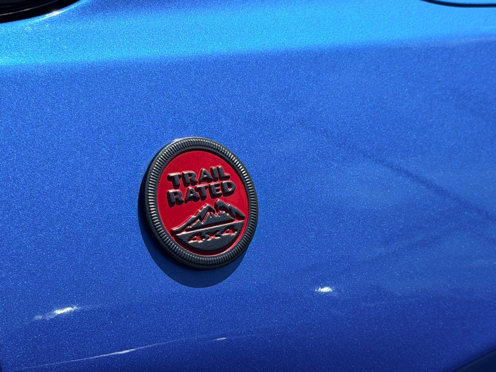Photo 38 of this JEEP COMPASS