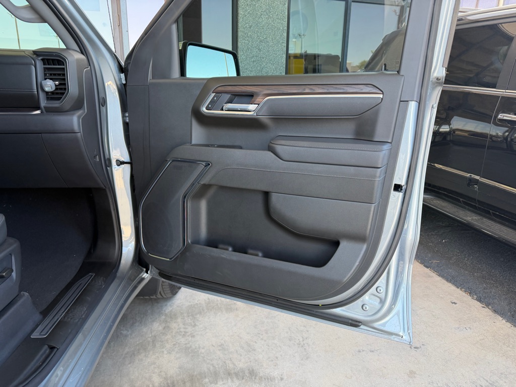 Photo 33 of this GMC SIERRA