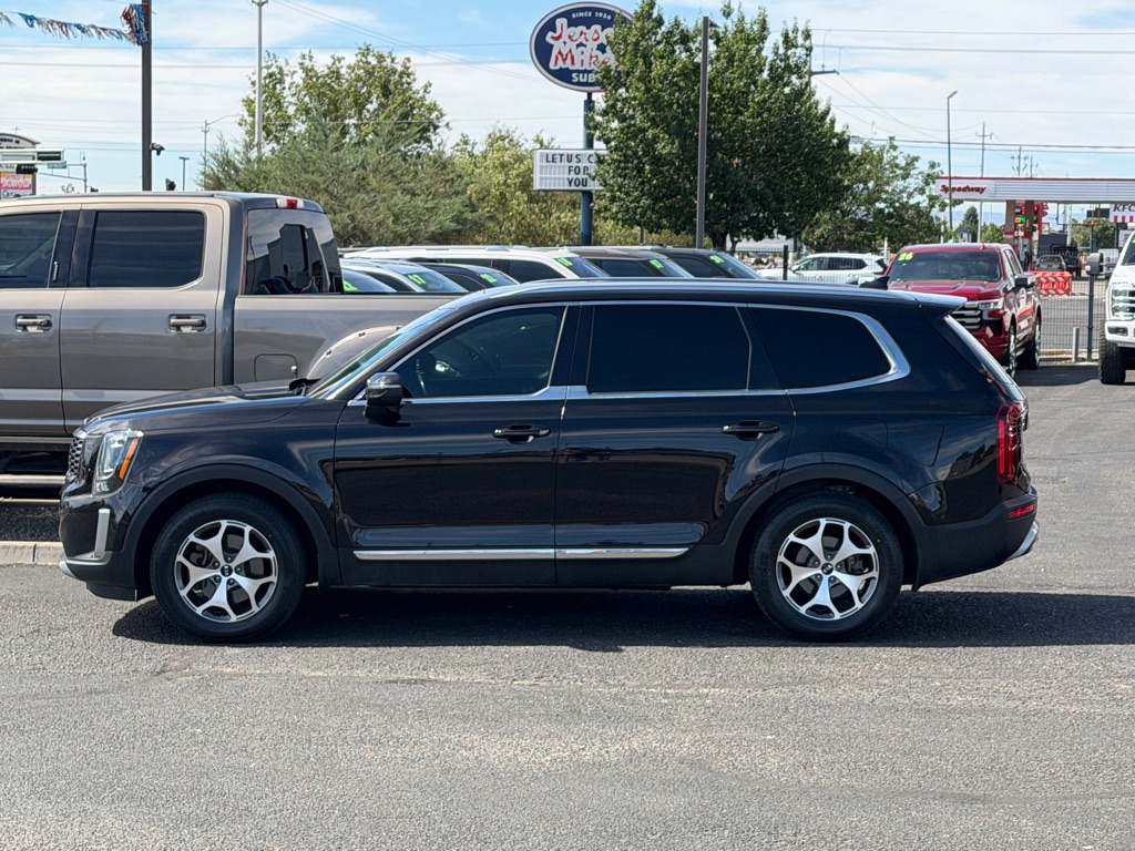Photo 2 of this KIA TELLURIDE