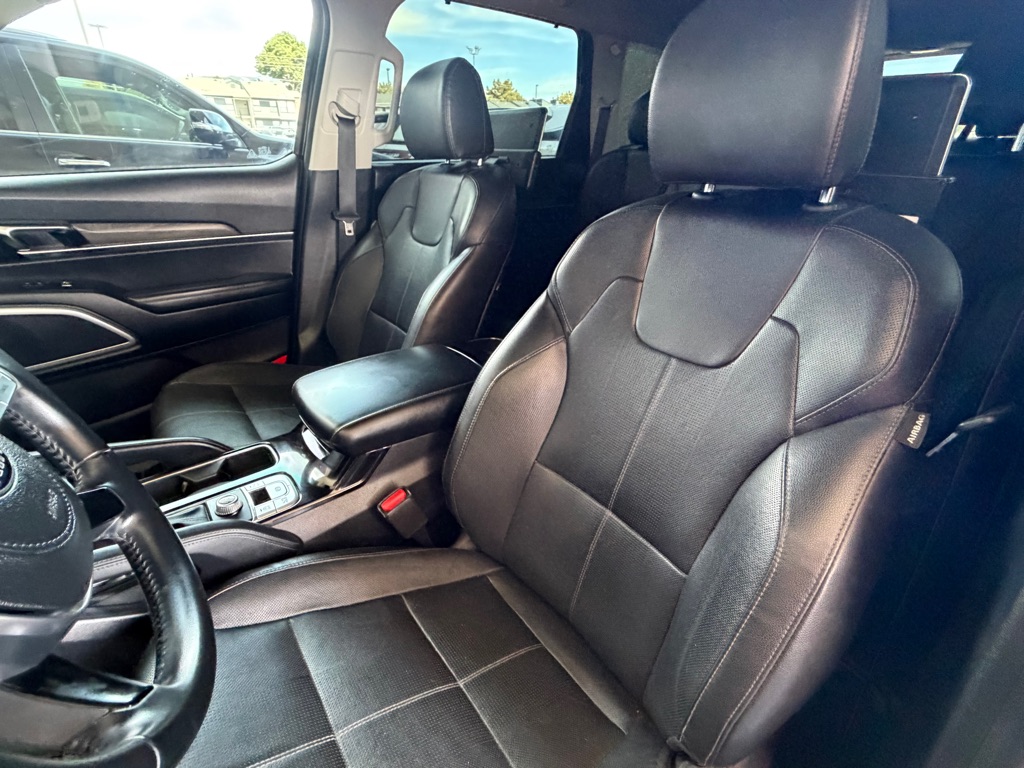 Photo 6 of this KIA TELLURIDE