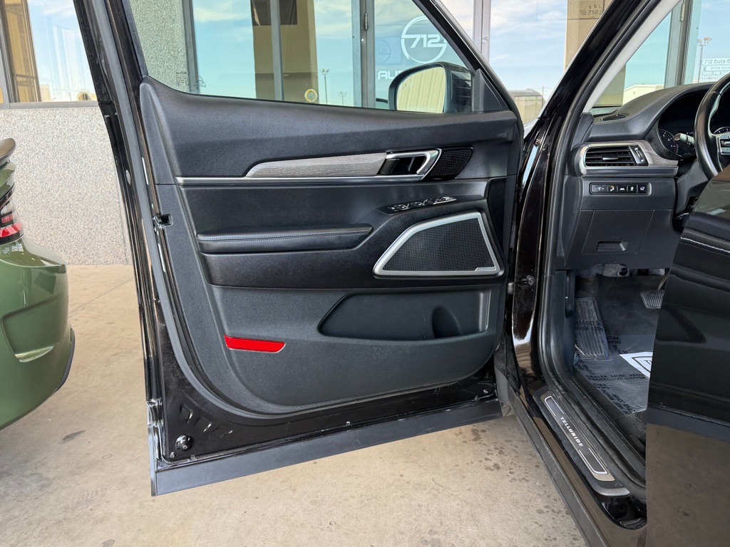 Photo 20 of this KIA TELLURIDE