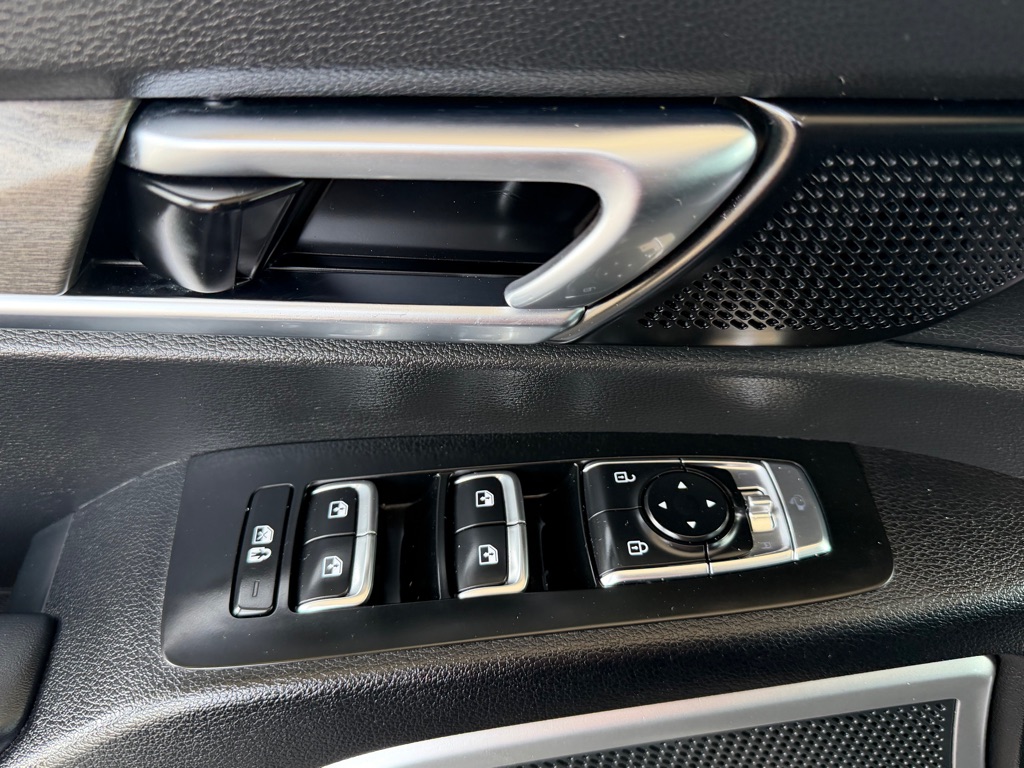 Photo 21 of this KIA TELLURIDE
